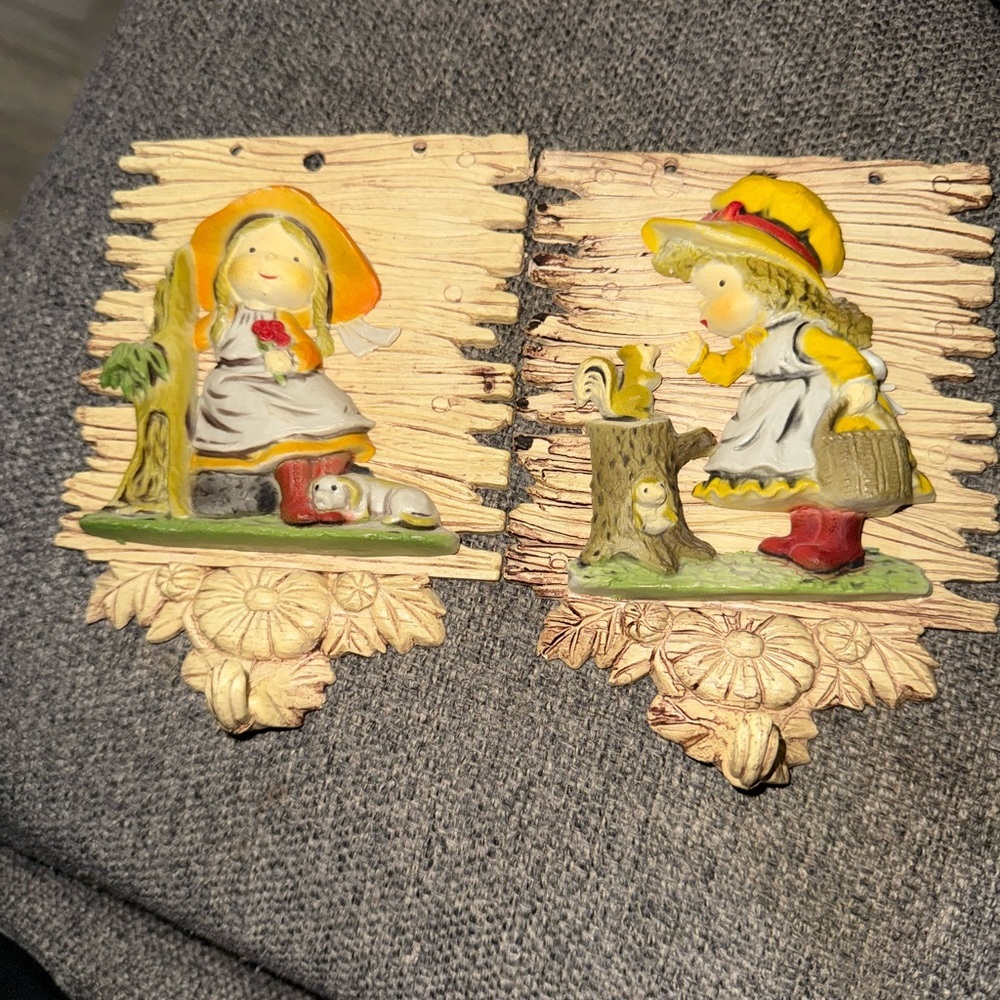 Set of 2/ Vintage 1980's  Plastic Wall Hanger Hooks Grey2